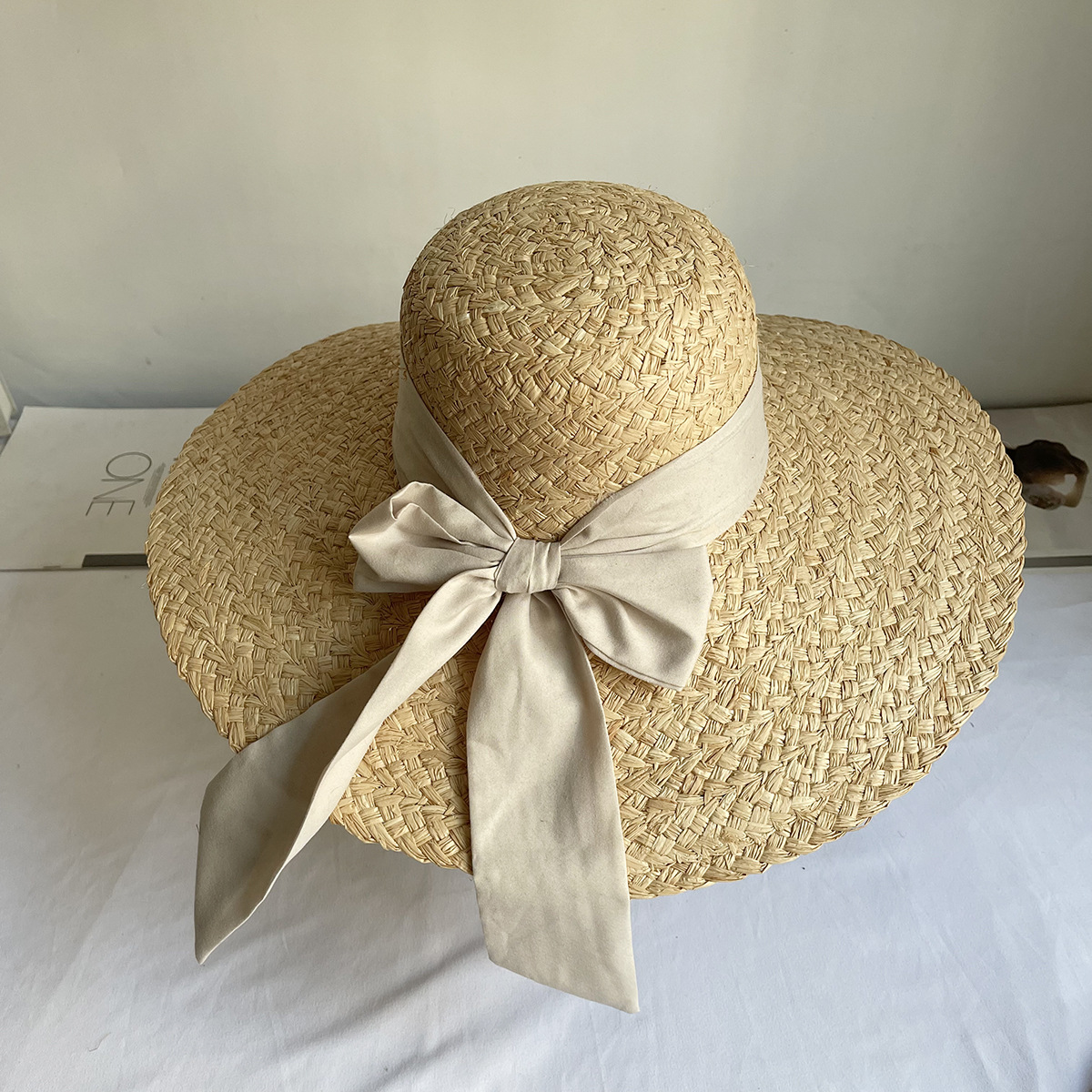 Chapéu de palha raffite de jazz de aba grande feminino inglês retro versátil praia protetor solar chapéu hepburn estilo senhora francesa: CINZA