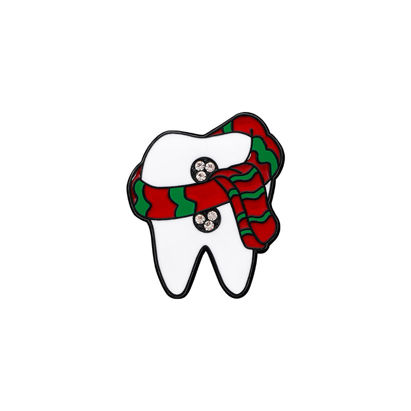 Leuke Cartoon Kerst Tand Kristallen Broches Mooie Hoed Sneeuwpop Ster Boom Patroon Emaille Pins Kerstcadeau: Licht Geel Goud Kleur