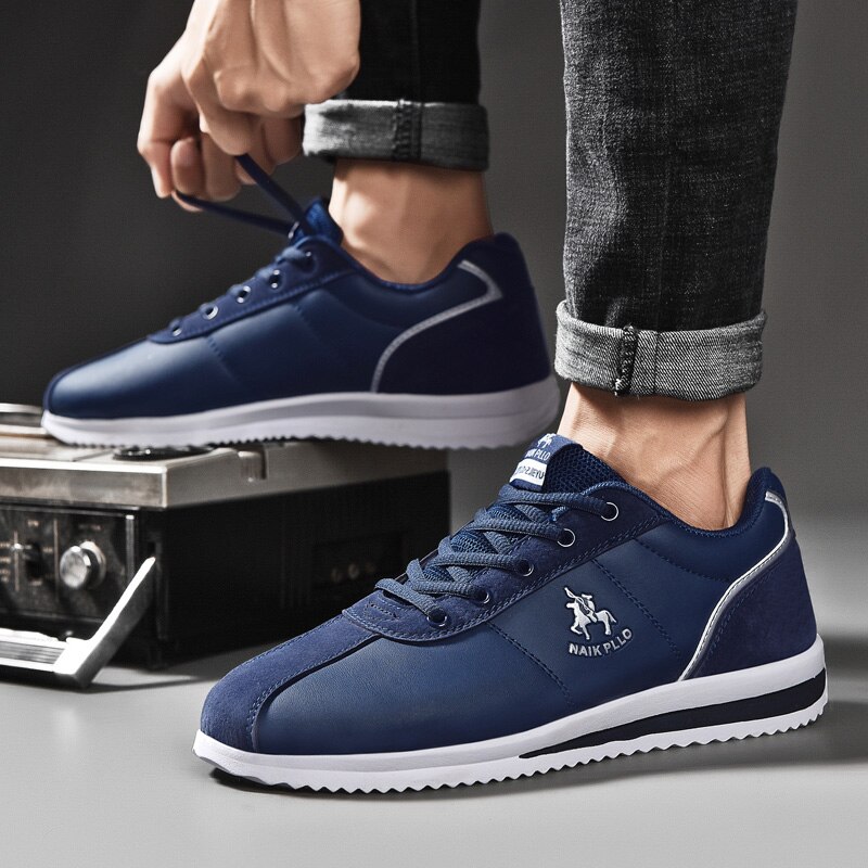 Men's Golf Shoes Blue and White Brand Men's Coach Sports Walking Shoes Lightweight and Comfortable Golf Sneakers
