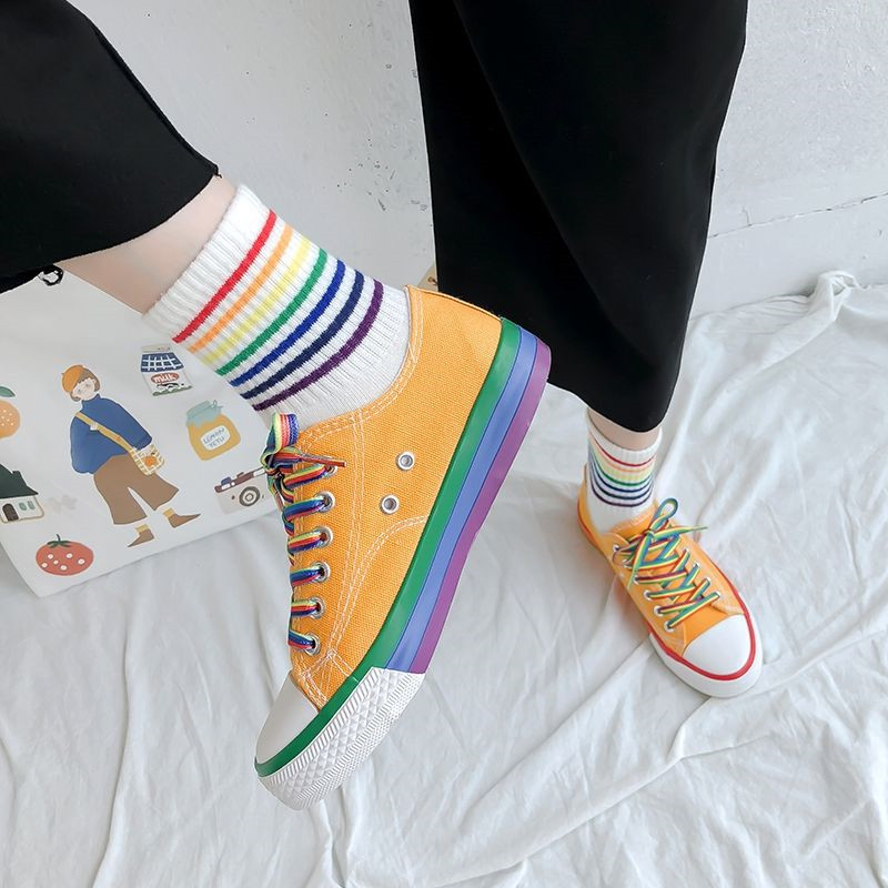 Harajuku regnbue lerret sko kvinner uformelt vill snøringe rund tå lav topp flate joggesko gul streetwear leiligheter hvit