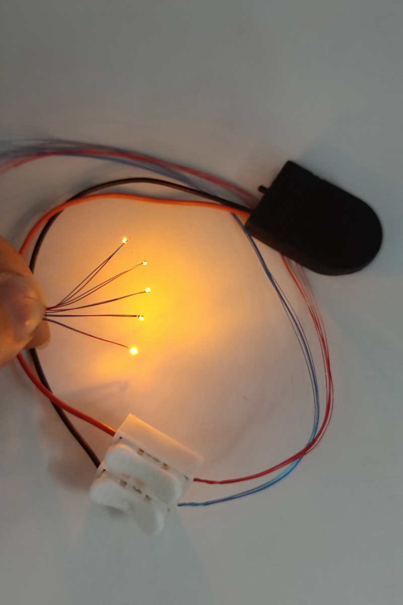 50pcs Pre-wired #0402 Smd Leds,with free Cr2032 3V button battery box,30cm Connection Wires hobby Model Kit for Gundam Lighting: 0402Yellow