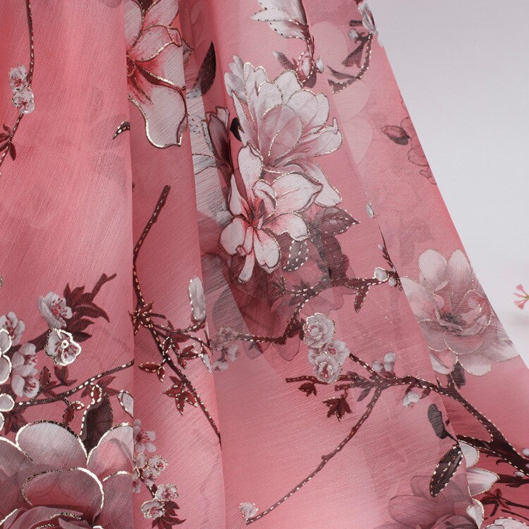 Blødt, dybt lyserød blommetryk, bronzerende chiffon-tylstof til kjoler, efter meter ,150cm bredde: Default Title