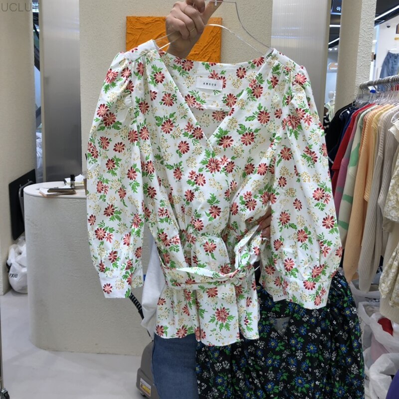 Korean Chic French minority sweet temperament in spring and summer, thin and versatile top, flower print V-neck shirt