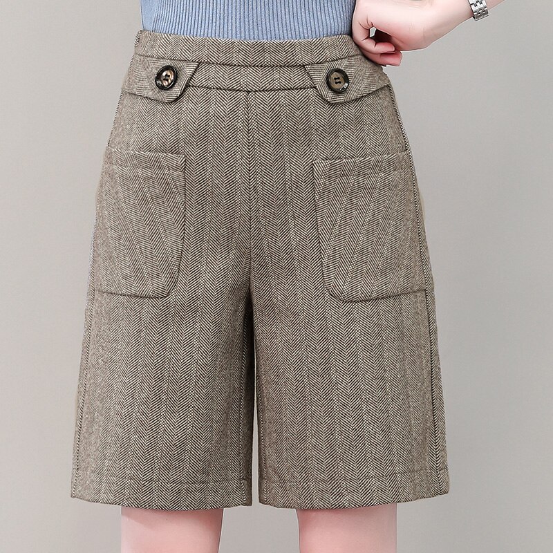 Big Size 4XL Women's Knee Length Woolen Shorts Autumn Winter Wool Wide Leg Plaid Shorts Casual Warm Pantalones Cortos: Khaki / M