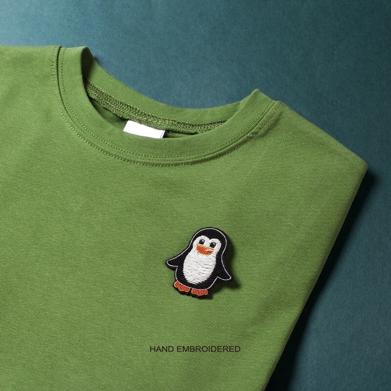 Cartoon Pinguin Brosche Nette Japanischen Abzeichen Handgemachte Stickerei Pin Feste Kleidung Zubehör Anti-licht Schnalle Dekoration