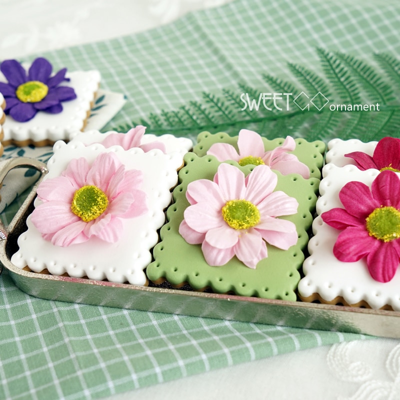 2 stks Simulatie fondant bloemen cookies Squared cookie cookies roze decoratieve cookies