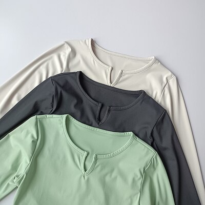 #39 , figurbetontes sport-langarmshirt für damen mit freiem bauchnabel, v-ausschnitt und offenem rücken – schnelltrocknend, ideal zum laufen, trainieren, fitness und yoga.