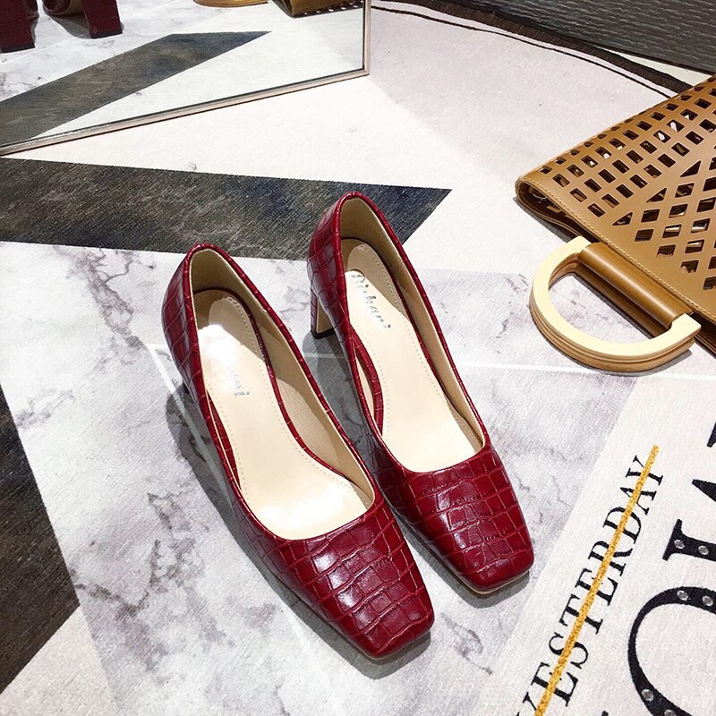 Höst vår kvinnor pumps fyrkantig tå chunky höga klackar pu ormtryckt läder dagliga skor kontorsarbete pumps 4 färger