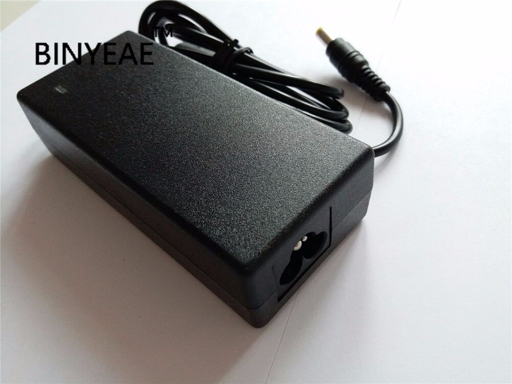 Alientatore 12 volt 3 apere 36 watt con spinotto 5,5 x 2,1 positivo al centro per pc ode