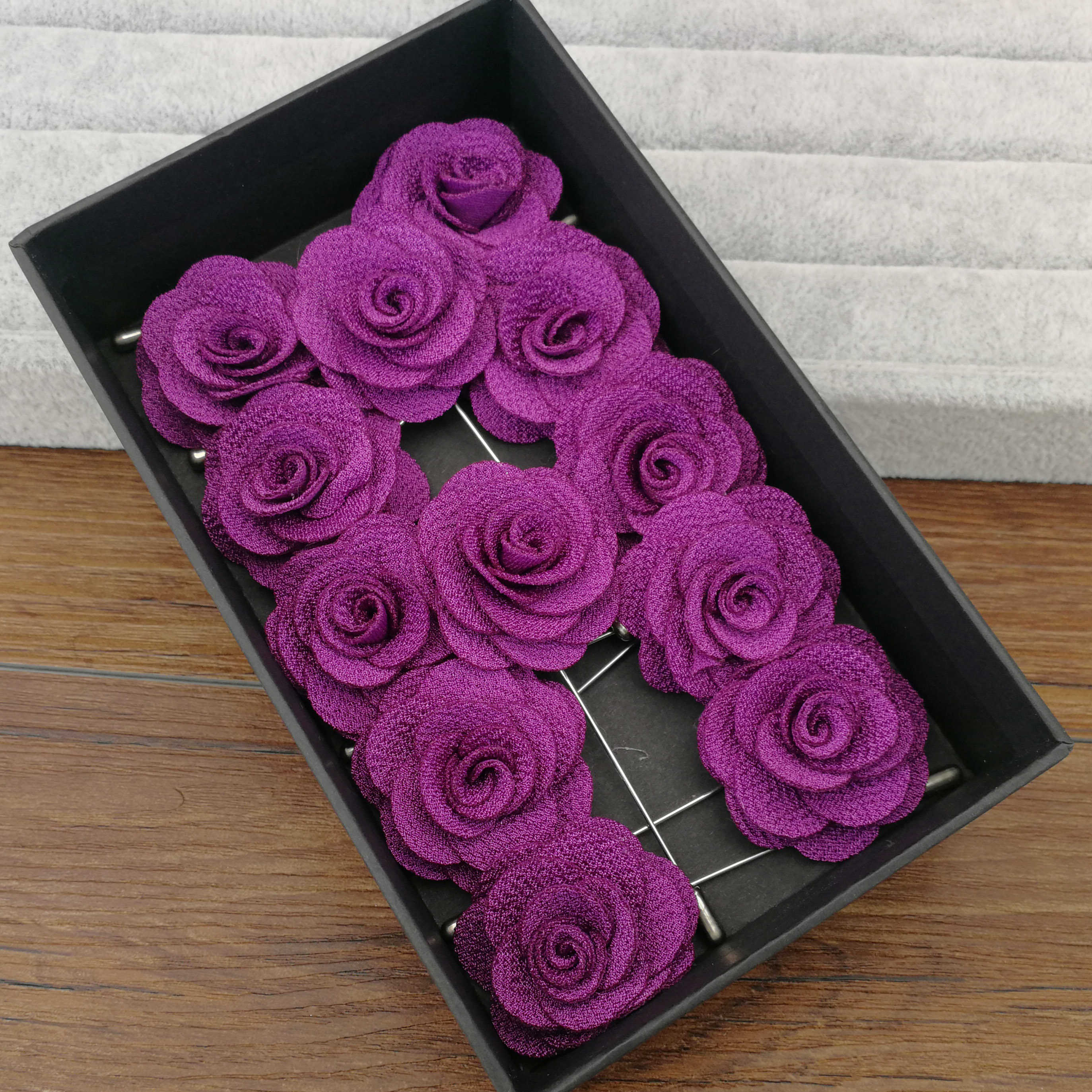 Broches à fleurs en tissu pour femmes, épingles de décoration pour costumes, épingles à revers pour hommes, accessoires pour costumes dans une boîte: Zinc bleu plaqué
