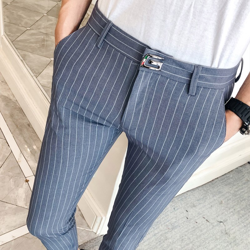 Miesten vapaa-ajan housut raidalliset miehet ohuet housut nilkkapituiset puvut housut ohut mekko miesten vaatteet pantalon homme: Harmaa / 32