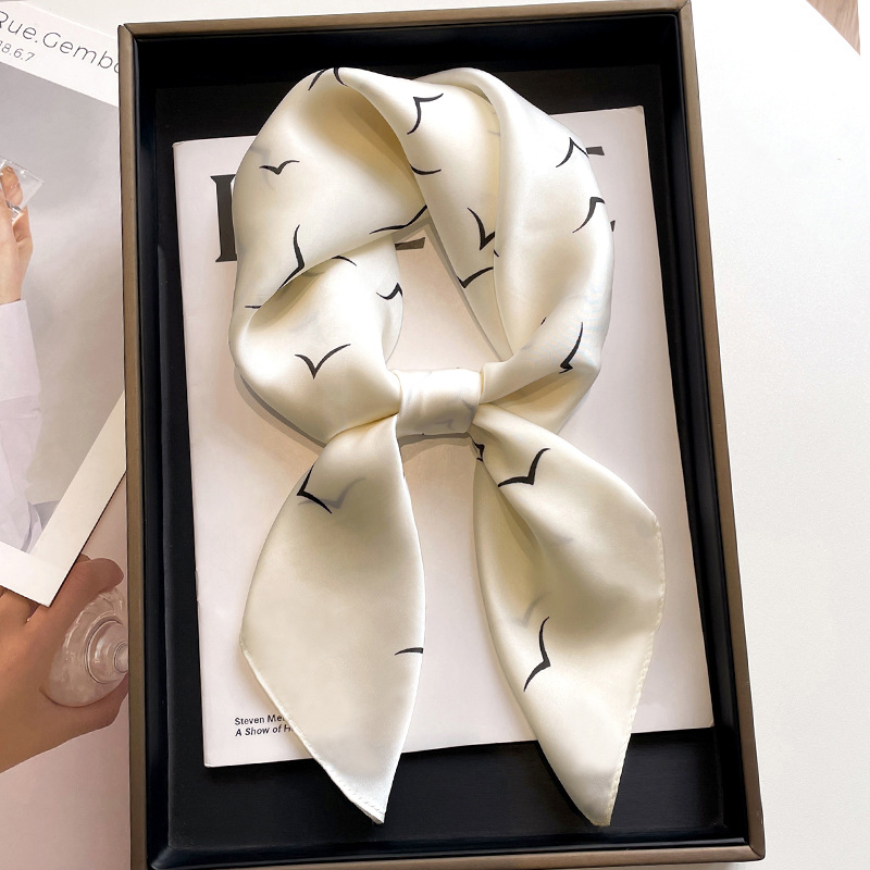 Novo luxo cavalo padrão lenço quadrado de seda das mulheres cetim macio hairband lenço escritório hijab bandana foulard saco fitas presente: Azul