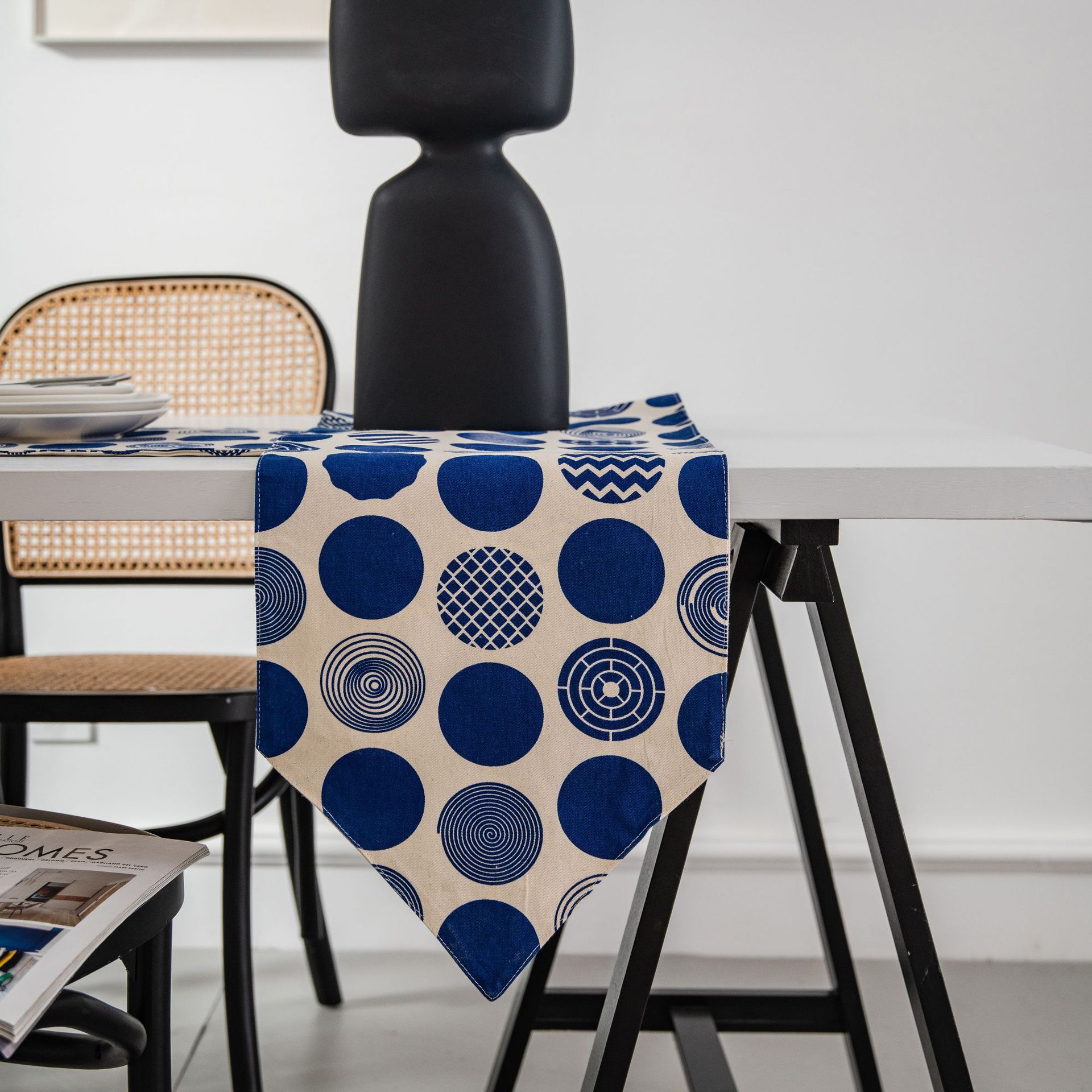 Nordic Blue and White Geometric Dot Printing Table Runner with Cotton Linen for Dining Table Wedding Party TV Cabinet Decoration