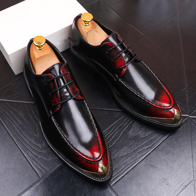 Italiensk stil män läderskor svart/röd affärsklänning skor läder snörning spetsig tå liten metallspets formell zapatos hombre