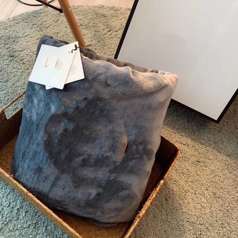 Luxe Adel Deken Noordelijke C Letters Deken Sjaal Hand Zachte, Warme Airconditioning Sofa Rode Deken: Light Grey