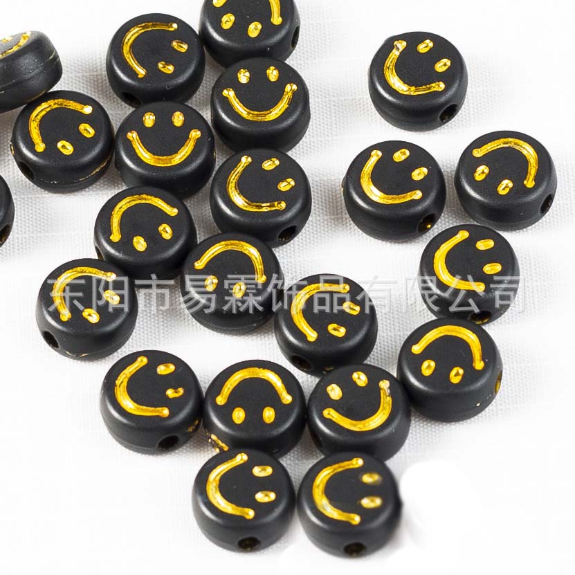 100 Stück 7 x 4 mm bunte lächelnde Gesicht Buchstaben Acryl verlieren Distanzperlen für Schmuckherstellung DIY Armbinde Zubehör: Beige