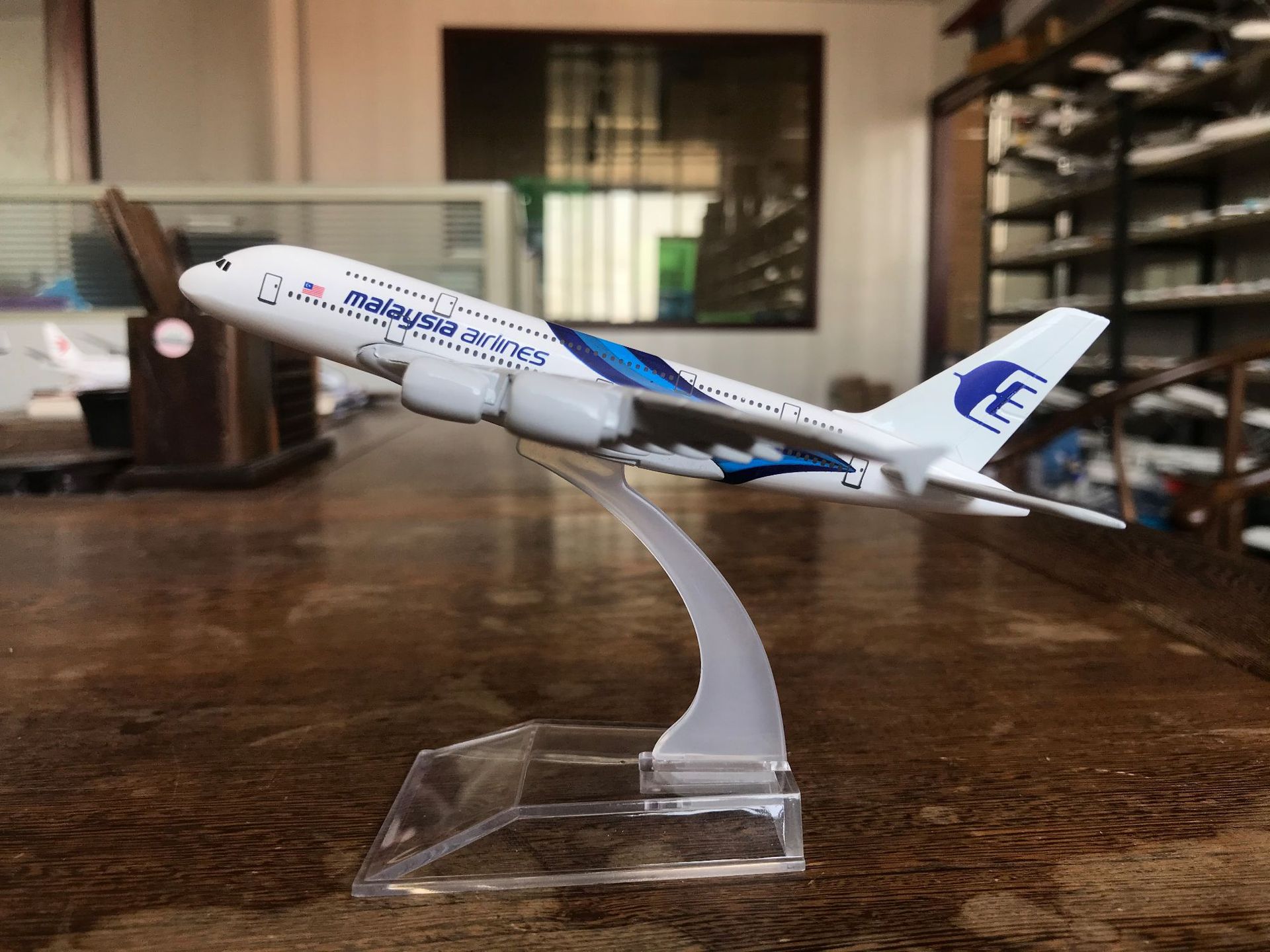 1:400 A380 modello di aereo 16cm modello originale emirati arabi uniti malesia compagnie aeree collezione regalo giocattoli di simulazione in lega per ragazzi: Malaysia