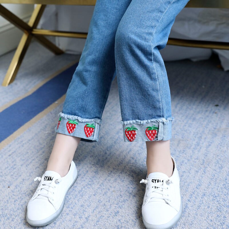 Cowgirl casual jeans med jordbærbroderi løse bukser for barn rett solide bukser blå myke denimjeans