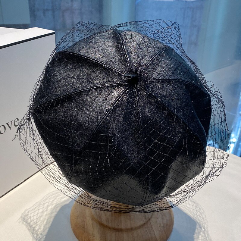 Chapéu de boina preto fascinante chique couro francês boina com véu malha mostrar dupla camada feminino beanies boné de moda para mulher