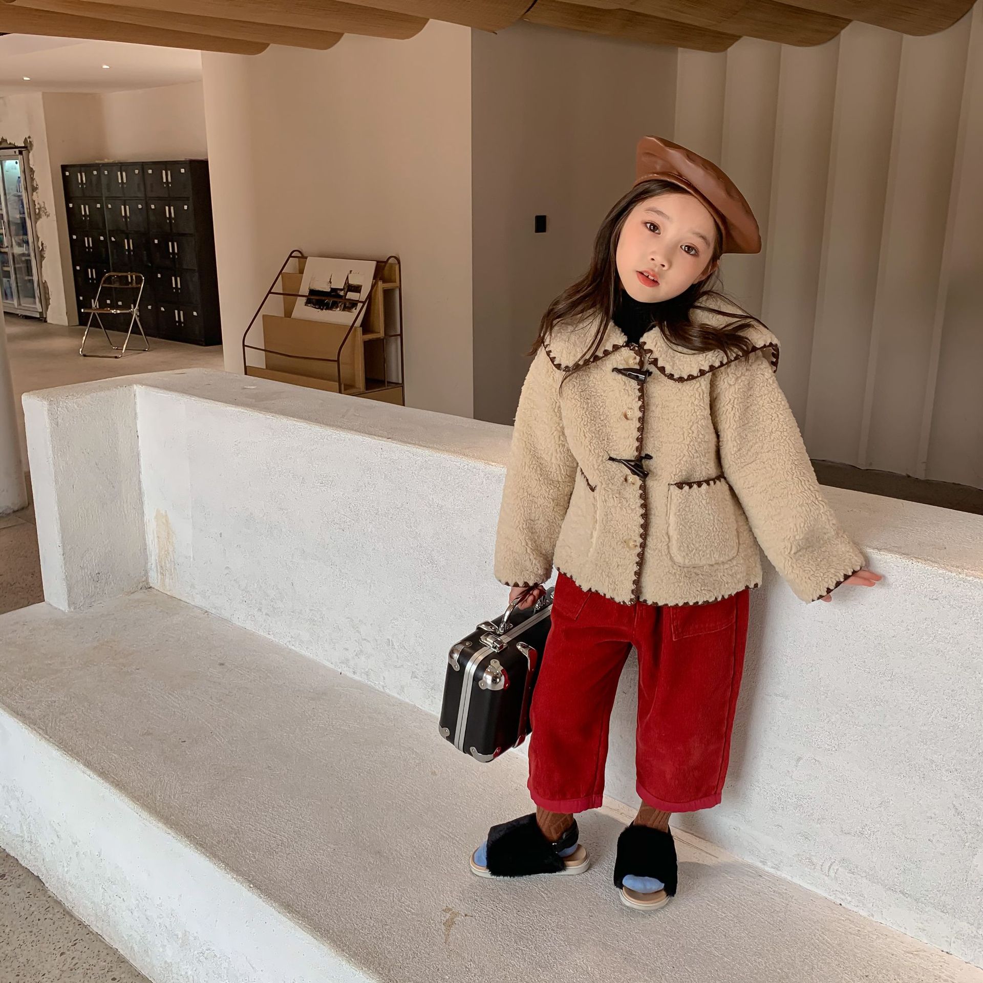 Hiver nouveauté style coréen fille veste épaissie laine tout-match avec corne bouton cool manteau