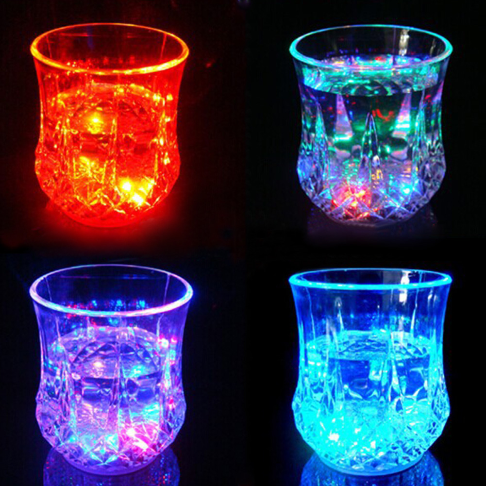Färgglada höjdpunkt ledde blinkande juice glas 200-300ml ledd dryck kopp för fest ledde blixt koppar led glas dricka kopp för fest bar