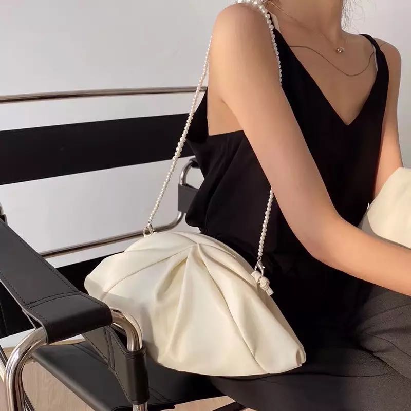 Vintage pu leren schoudertassen voor dames, crossbody tas, reistas met parelketting, handtassen en portemonnees: Wit