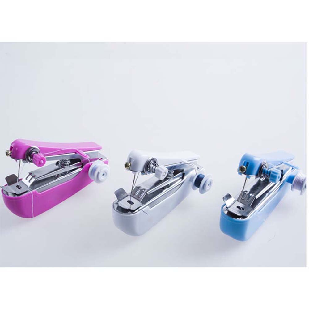 1pc Draagbare Mini Handleiding Naaimachine Eenvoudige Bediening Naaien Gereedschap Naaien Doek Stof Handige Handwerken Tool Willekeurige Kleur