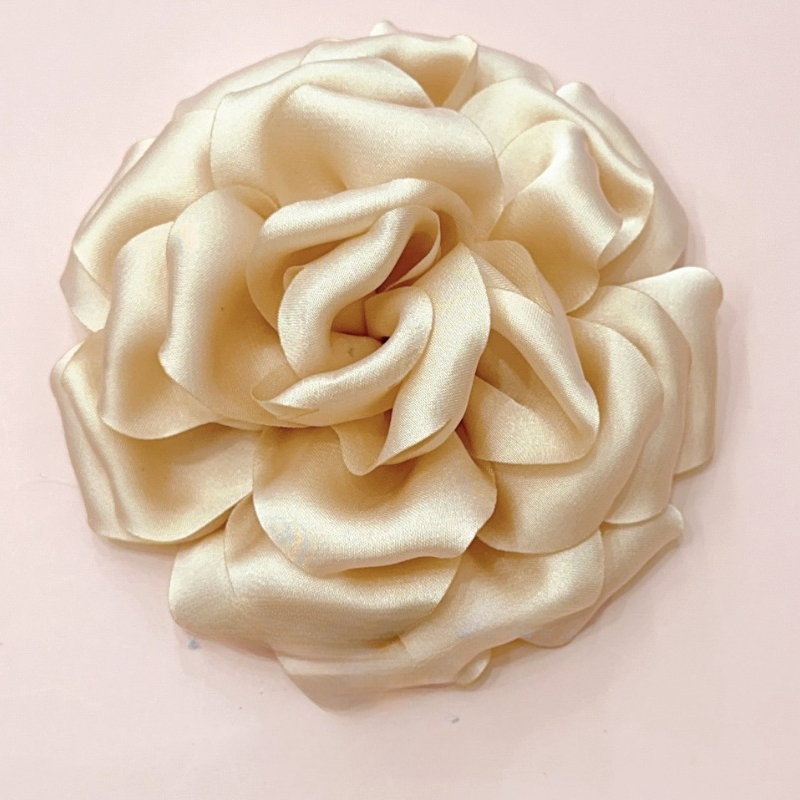 Broche de flor rosa de tela hecho a mano de 11CM, alfileres de solapa de ramillete de coreana para mujer, accesorios, joyería para y boda: Rodio plateado