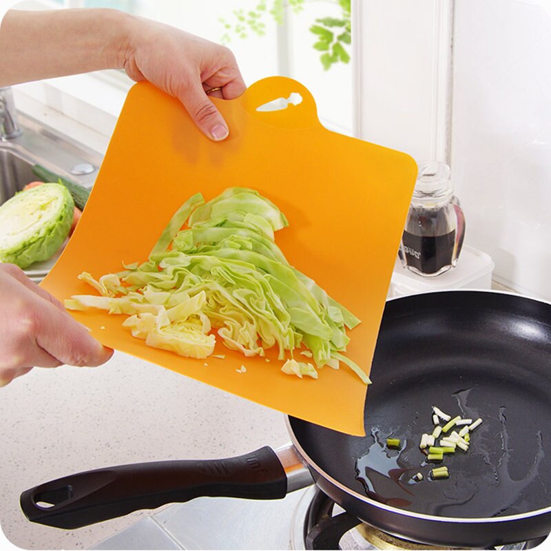 Herramientas de cocina de plástico Flexible PP antideslizante, tabla de cortar con agujero colgante, para cortar rebanadas de comida, 301-0490