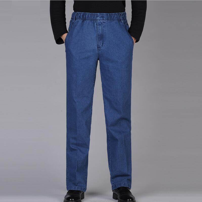 Eurooppalaistyylinen löysät miesten farkkuhousut plus koko 5xl rento miesten farkut housuhousut denim suorat streetwear miesten farkut: Sininen / 4xl
