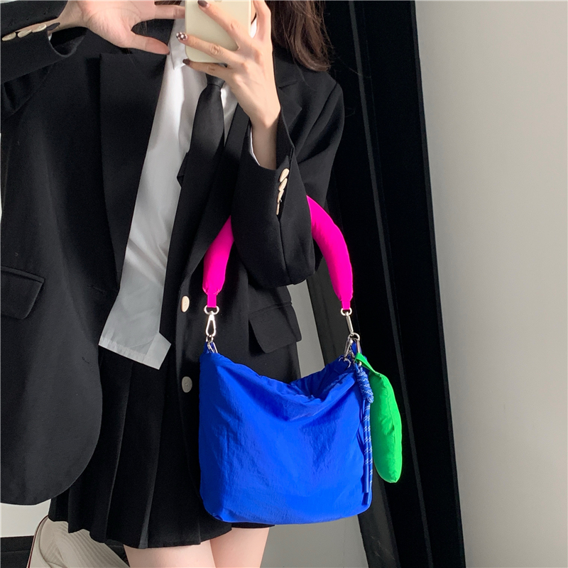 Mode Vrouwen Kleine Portemonnee Handtassen Kleur Contrast Nylon Vrouwelijke Crossbody Tas Klein Blauw Ruimte Gewatteerde Dames Schoudertassen