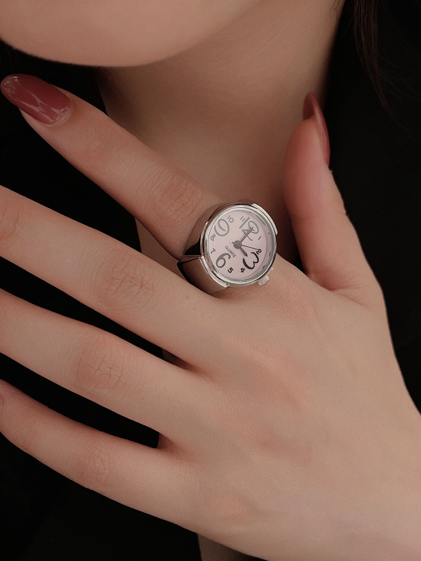 Mini Jahrgang Fingerringuhr Runde kreative Quarzuhren Paar Uhren Zubehör: Rosa