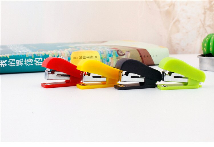 Mini Nietmachine Set Draagbare Kleine Nietmachine Leuke Kantoorbenodigdheden Candy Kleur Nietmachine 1 Elke Nietmachine Met Nagels