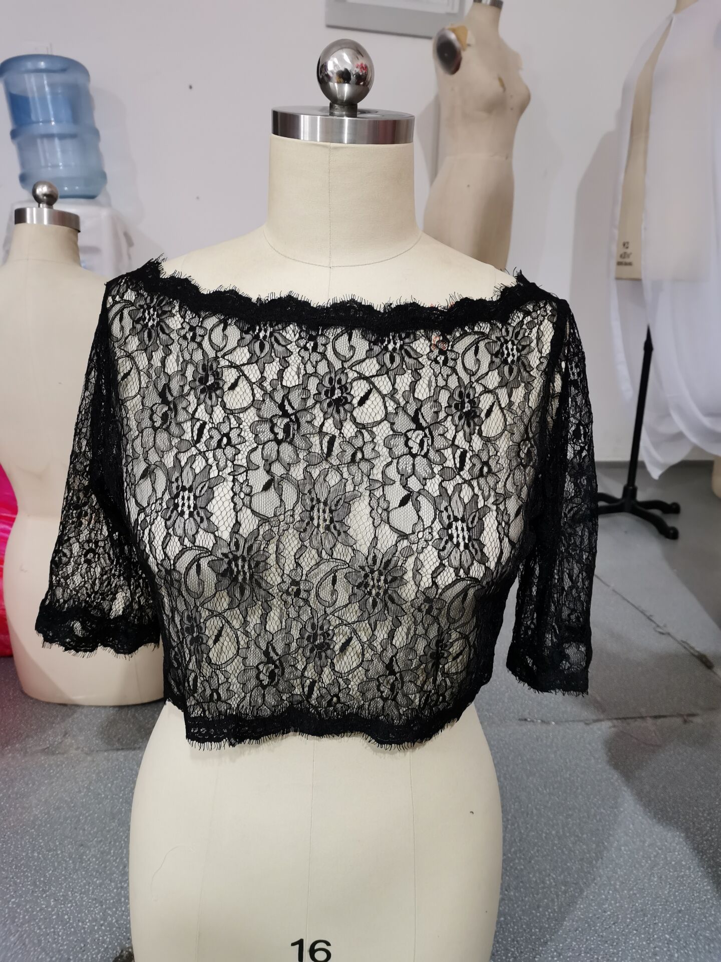 Kanten bruidsbolero, off-shoulder, halflange zwarte bruidsjas, jasje, bruidsjasjes