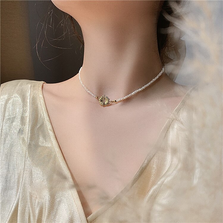 AOMU Summer Small Flower Pendant Necklace Metal Chain Necklace Collarbone Chain For Women Jewelry Party