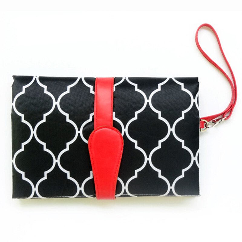 Vandtæt babyble puslemåtte bærbar foldbar ble puslepude rejse skiftegulv station clutch babypleje: Sort  td092