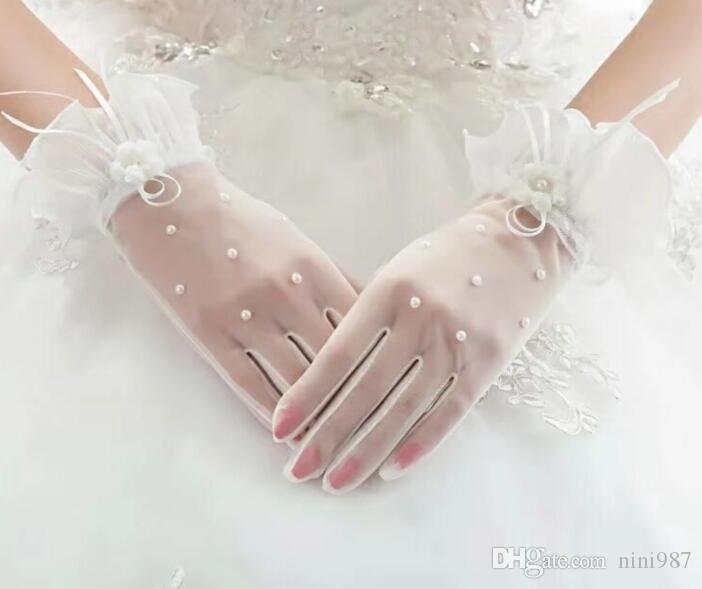 Paire De Gants En Dentelle Beige D'occasion - Taille Unique Féminine - Style Rétro