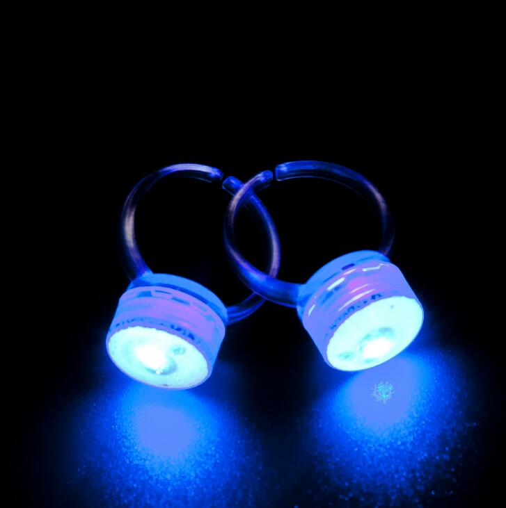 100 teile/satz Die zeigt requisiten für die weihnachtsfeier Licht blinkende LED ring Die zeigt props kinderspielzeug