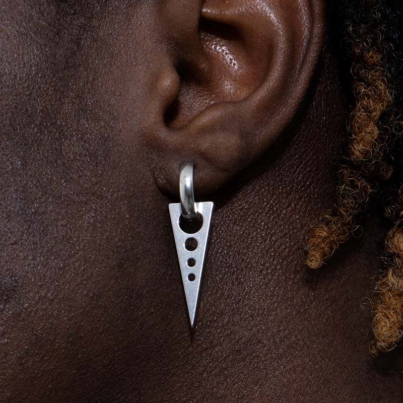 Pendientes colgantes en forma de triángulo para hombre y mujer, aretes de acero inoxidable, Piercing, joyería gótica, 2 unidades