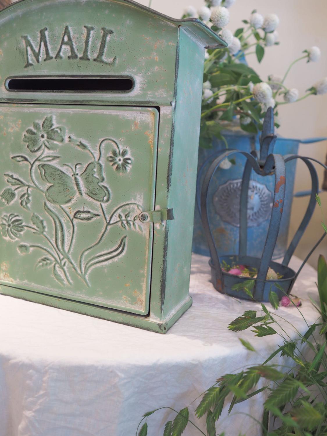 country style retro rustic metal mailbox