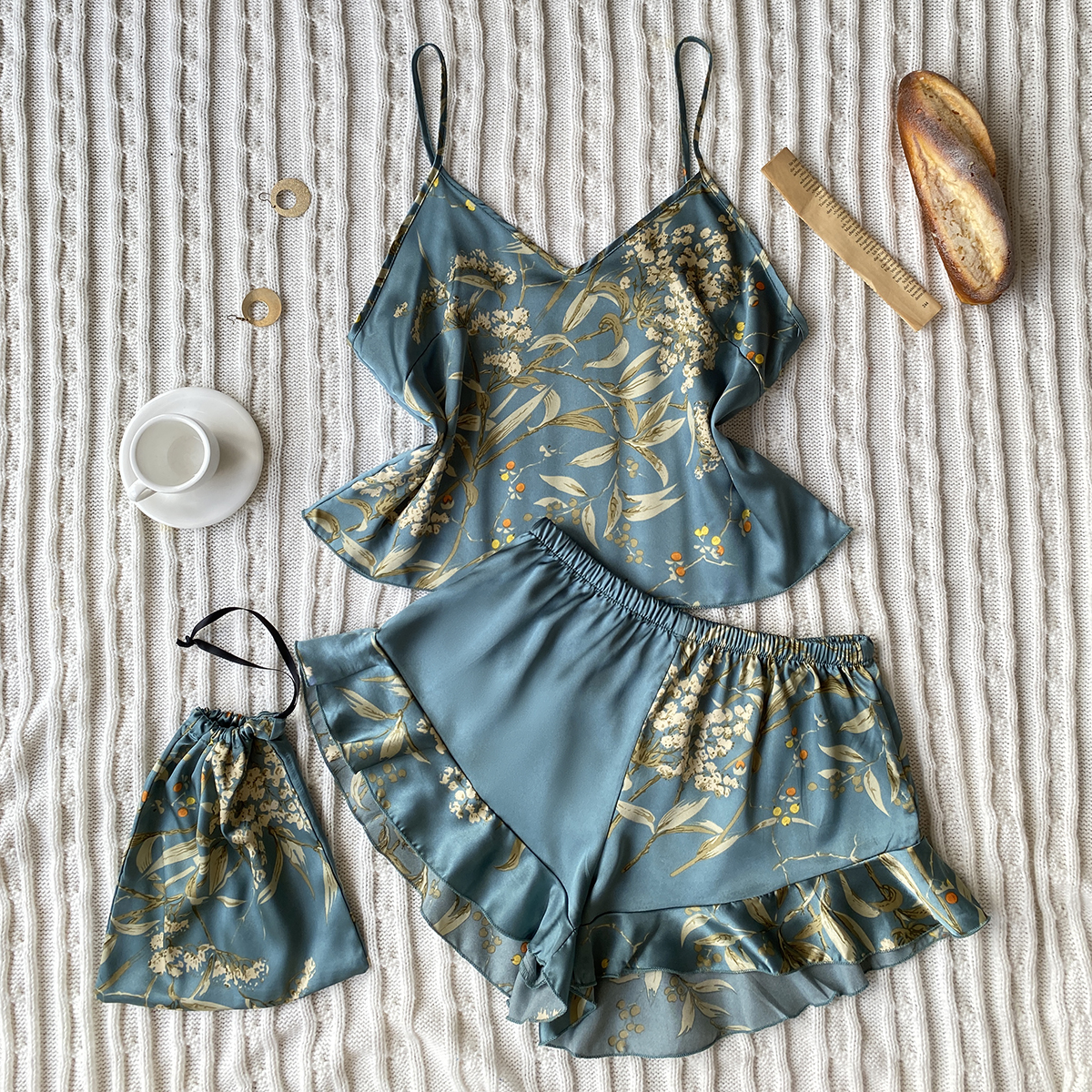 Conjunto de pijama feminino elegante com estampa floral e bainha com babados e shorts: S / Verde