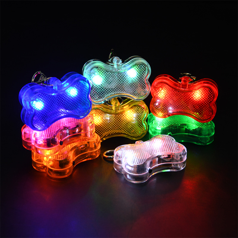 Collar de seguridad nocturna para perro, colgante brillante, luces LED Flash, accesorios para mascotas, brillante en la oscuridad