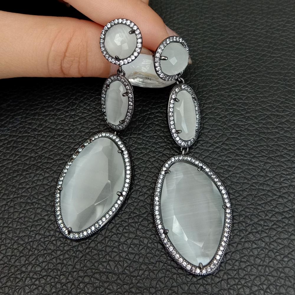 White Cat Eye Zirconia Pave Rand Gunmetal Stud Oorbellen Voor Vrouwen