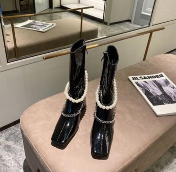 eins Luxus Frauen Weiß klobig hoch Fersen Perle Stiefeletten Winter Suqare Kappe Westlichen Patent Leder Stiefel ziehen Königin schuhe