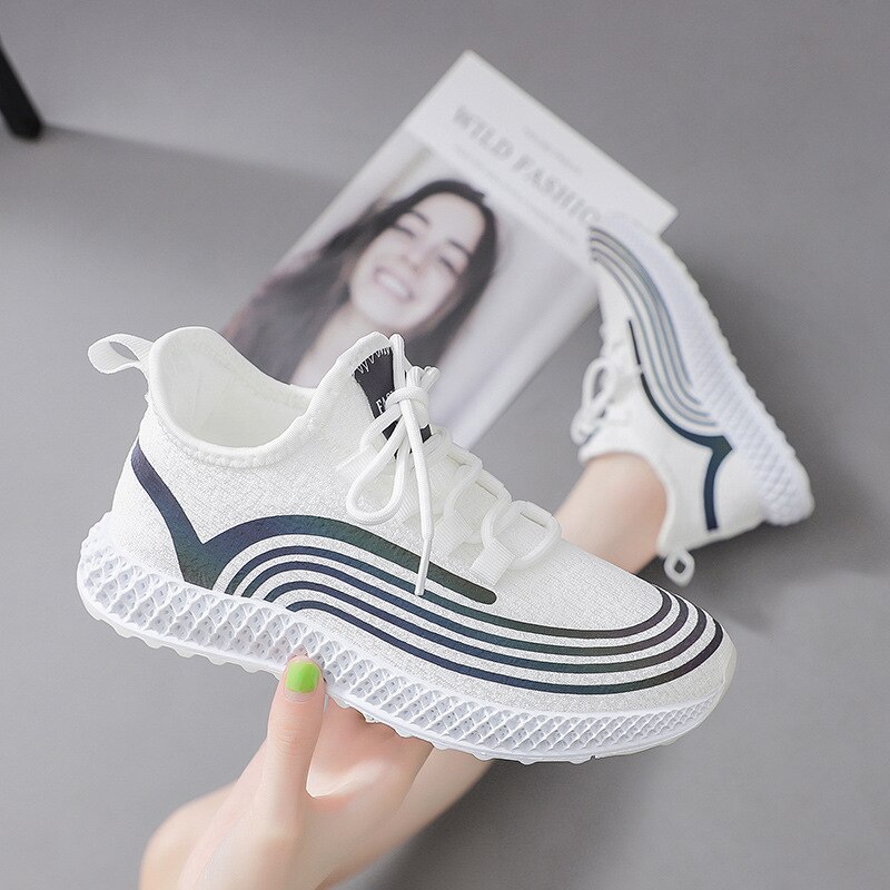 Vrouwelijke Toevallige Platte Reflecterende Schoenen Vrouwen Mode Comfortabele Zomer Ademend Mazen Sneakers Dames Gevulkaniseerd Platform Schoenen: White / 38