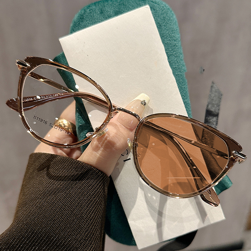 Gafas fotocromáticas Retro ultraligeras con montura de ojo de gato para miopía, gafas que cambian de Color de alta gama, gafas antiluz azul para cerca de la vista: Blanco / +150