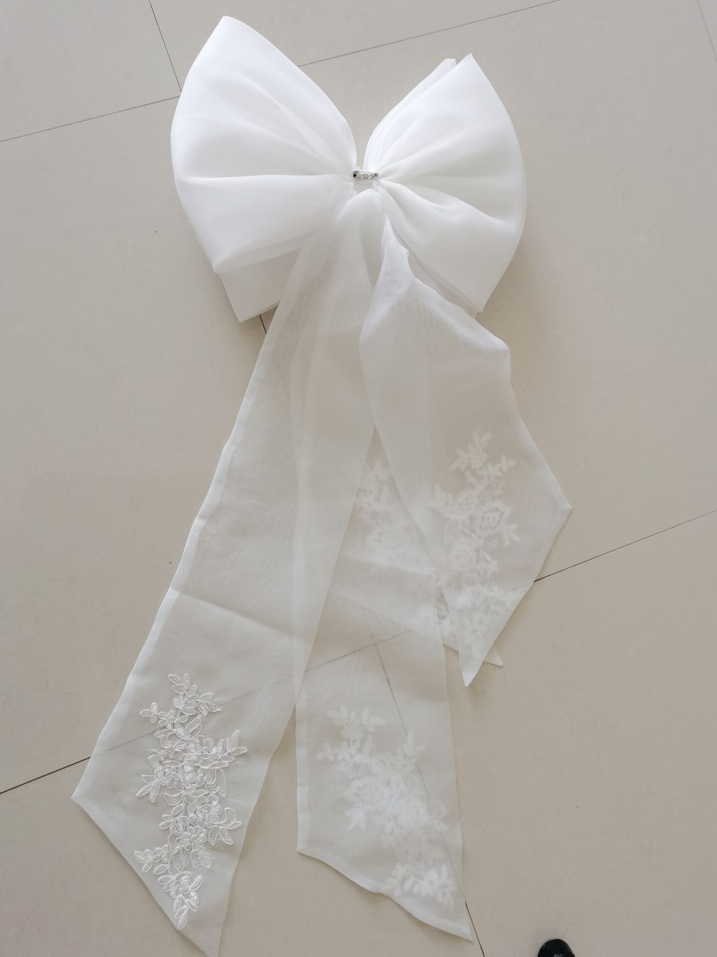 Aparte Ivoor Organza Bow Applicaties Trouwjurk Knopen Wit Removeable Bruid Jurken Knopen Met Lint