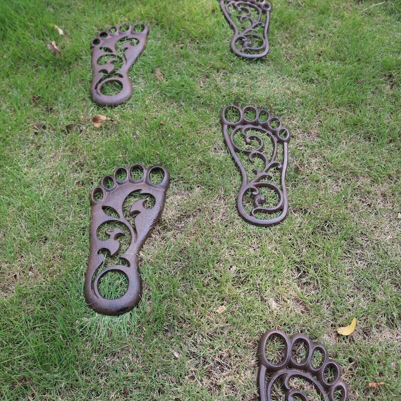 Vintage Hollow Foot Shaped Cast Iron Outdoor Garden Courtyyard Decor Grass Lawn Protect Walk on Floor Mat Pad Home Outdoor Decor