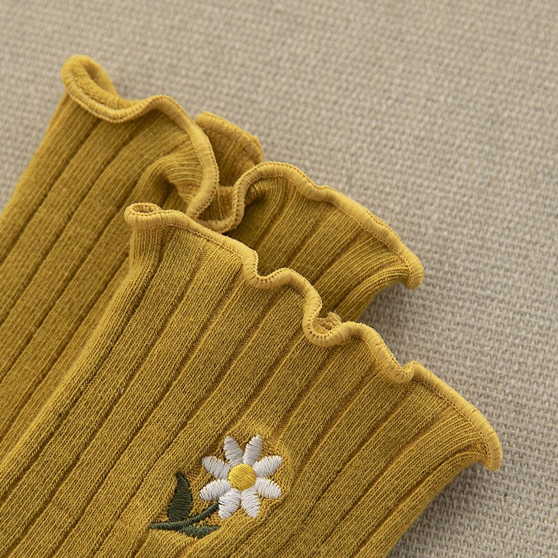 Streetwear Little daisies Embroider Cute Socks Women Japanese Korean Harajuku Style Kawaii Socks Autumn Winter for Ladies