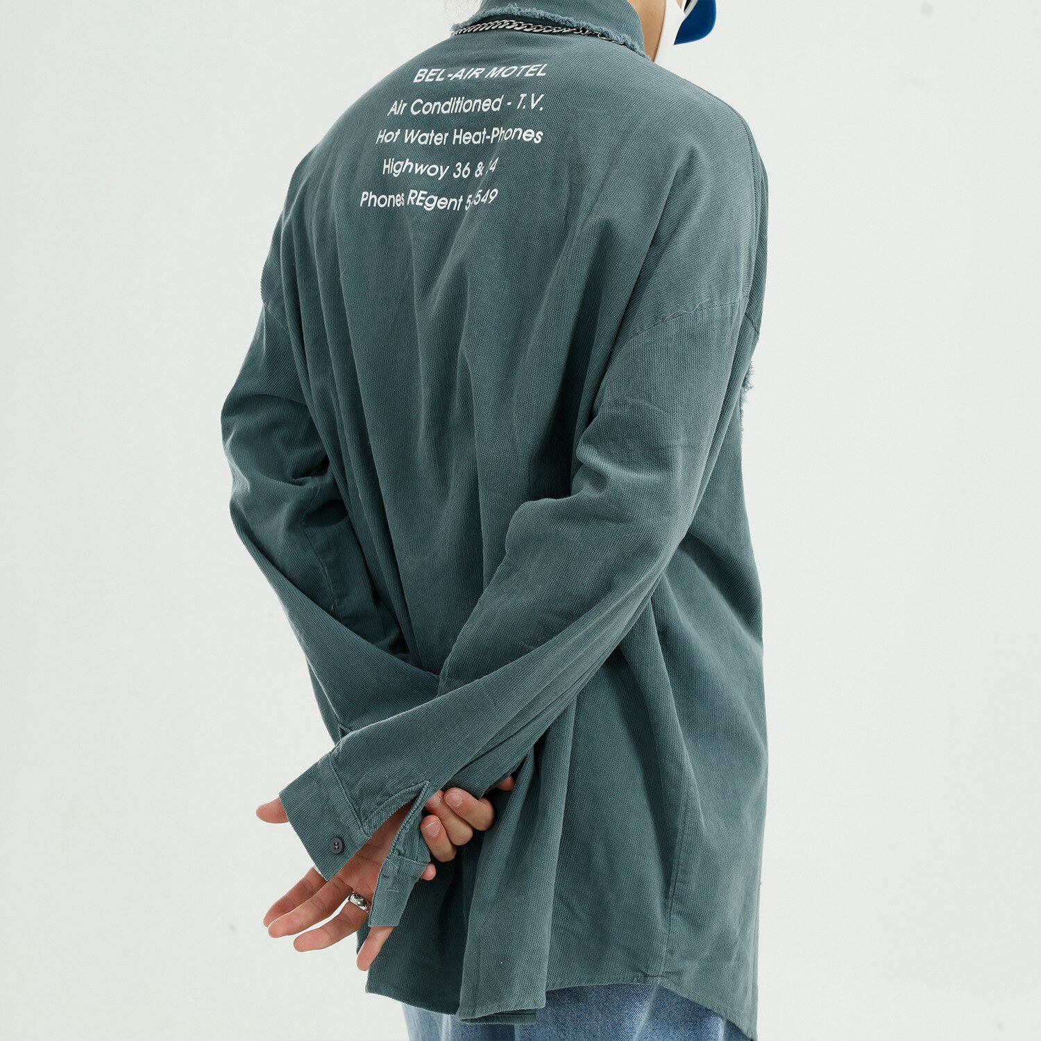 Menn kordfløyel ødelagt vintage stil bokstavtrykk langermet uformell løs skjorte mannlige kvinner par streetwear hip hop dress skjorter